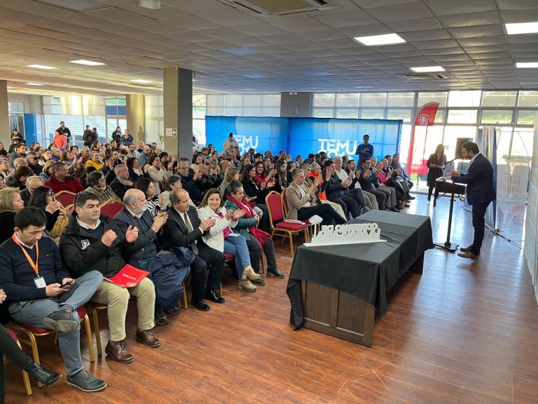 Gobernador de la Araucanía firma mensaje que permitirá reducir lista de espera para desarrollar proyectos de pavimentación en cinco comunas