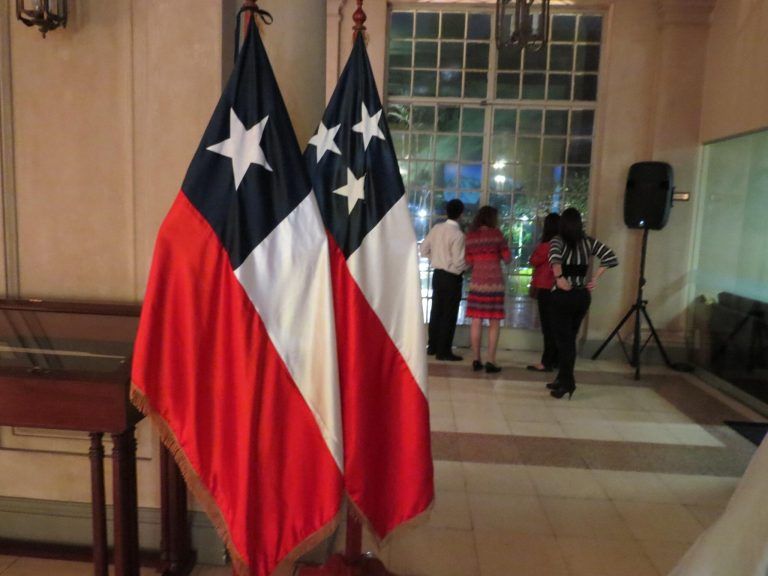 La bandera de Chile con tres estrellas: ¿mito o realidad?