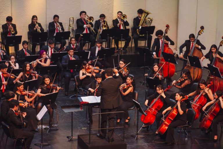 Becados de la Orquesta Sinfónica Juvenil Regional de La Araucanía destacan el impacto de FOJI en su formación musical