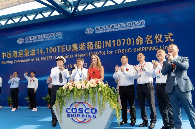 En China y ad portas de una nueva temporada de cerezas: “Directora Ejecutiva del Comité de Cerezas de Frutas de Chile se convierte en la primera chilena en bautizar un barco de Cosco Shipping”