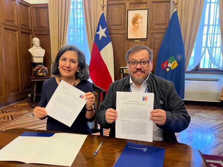 Servicio de Salud Araucanía Sur y CENS firman alianza para implementar interoperabilidad en salud digital