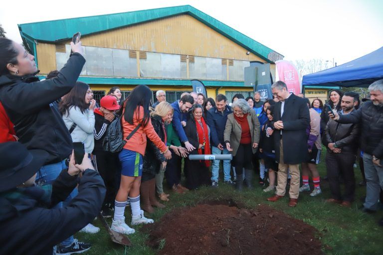 Con la instalación de la primera piedra, inicia el proyecto de mejoramiento del Gimnasio Municipal Campos Deportivos