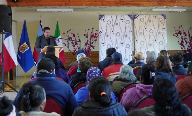 Municipalidad entrega colchones a 160 beneficiarios del proyecto «Bienestar y Salud para las personas mayores de Lumaco»