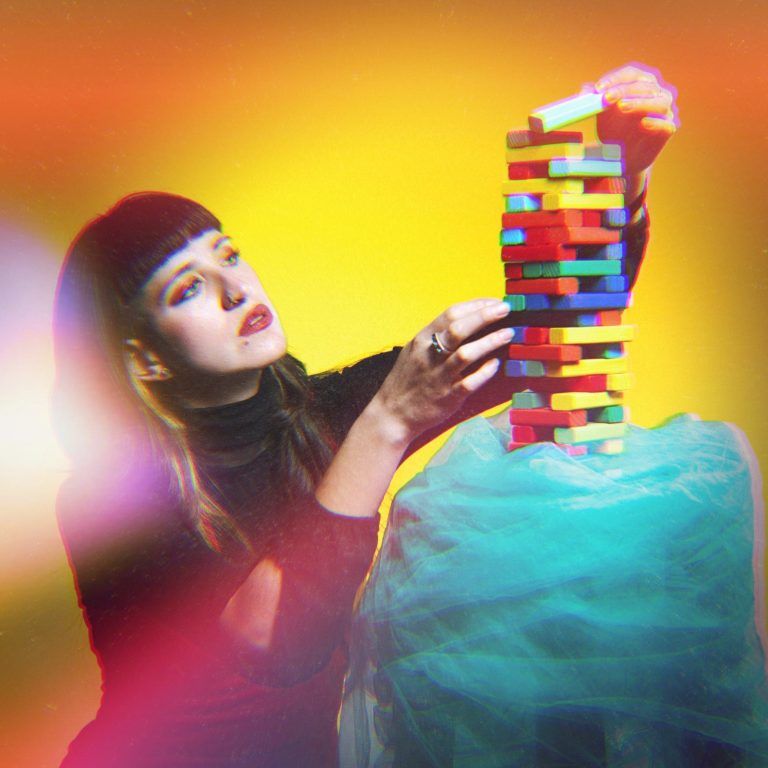 YILIANE presenta el primer adelanto de su próximo disco Ad Portas de su gira por Uruguay:
