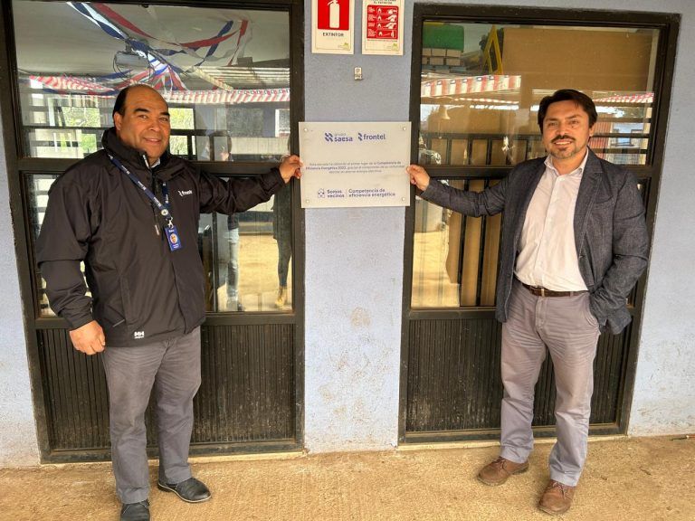 Frontel premió a escuela ganadora del “Concurso de Eficiencia Energética 2023” de Malleco