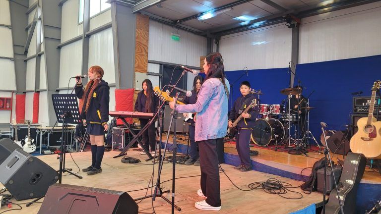 Estudiantes protagonizan 2° Muestra de Arte Juvenil en Temuco