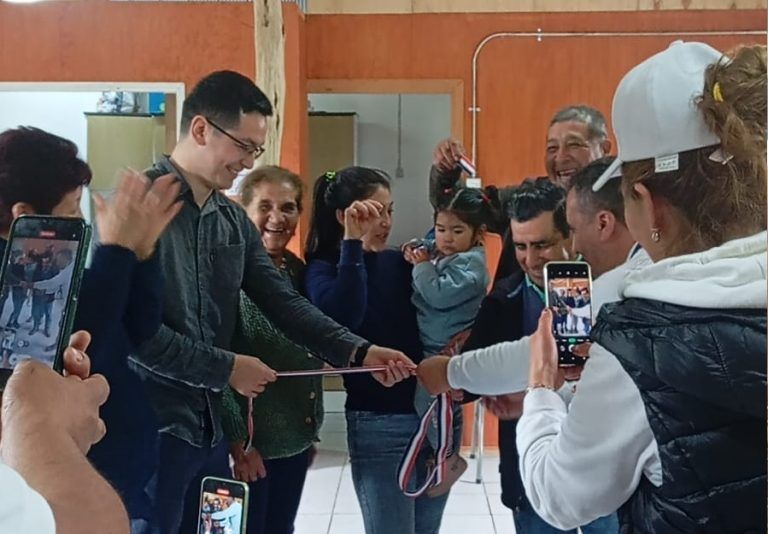Frontel conecta a la energía eléctrica la sede de la comunidad Rosario Huiscallanca de Nueva Imperial