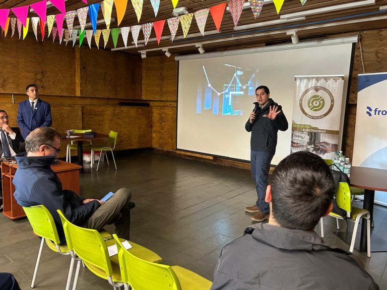Frontel y SEC participan de simposio en Liceo Politécnico “Ema Espinoza Correa” de la comuna de Lautaro