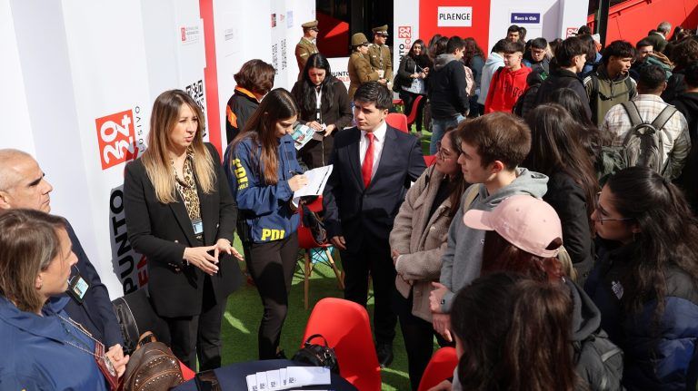 Exitosa feria laboral “Punto Empleo” en la Sede Temuco de la U. Autónoma de Chile