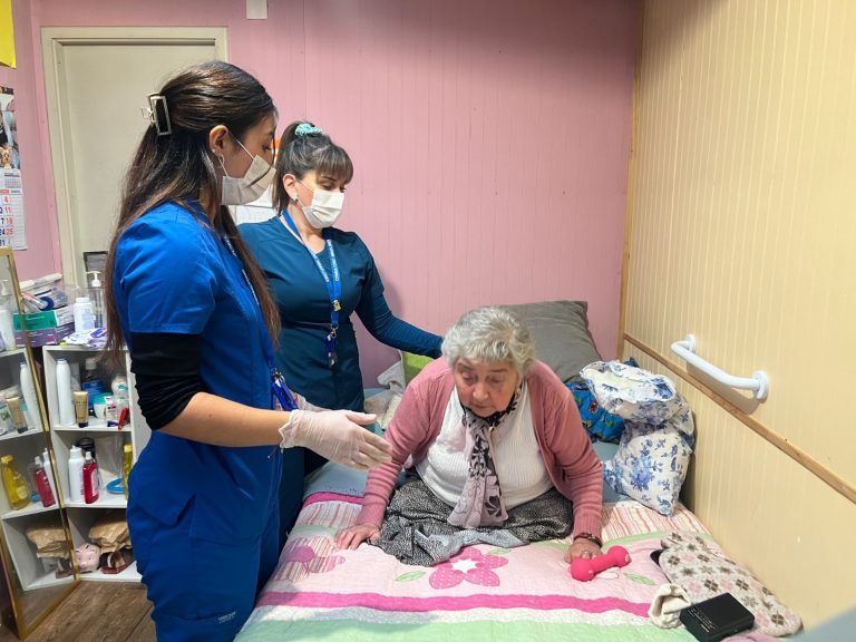 10 años llevando esperanza a los hogares: Programa de Rehabilitación Domiciliaria mejora la calidad de vida de pacientes de Temuco y Padre Las Casas