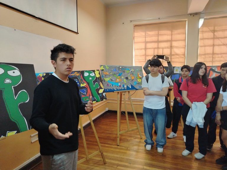 Muestra expresionista “Manos Locas” está en Campus Angol UFRO