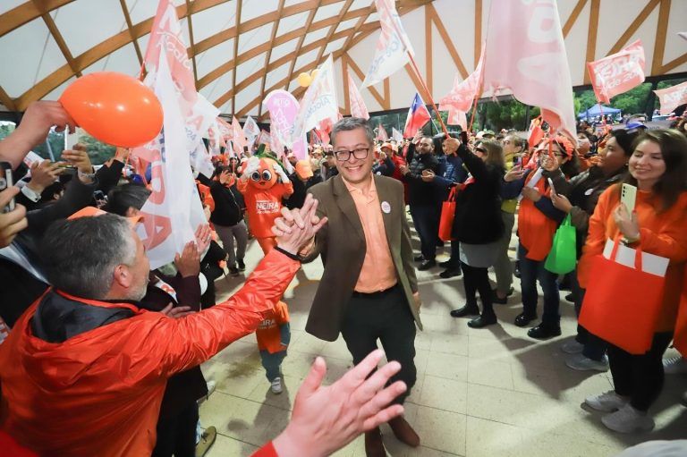 Roberto Neira es reelecto como Alcalde con una de las grandes mayorías a nivel nacional