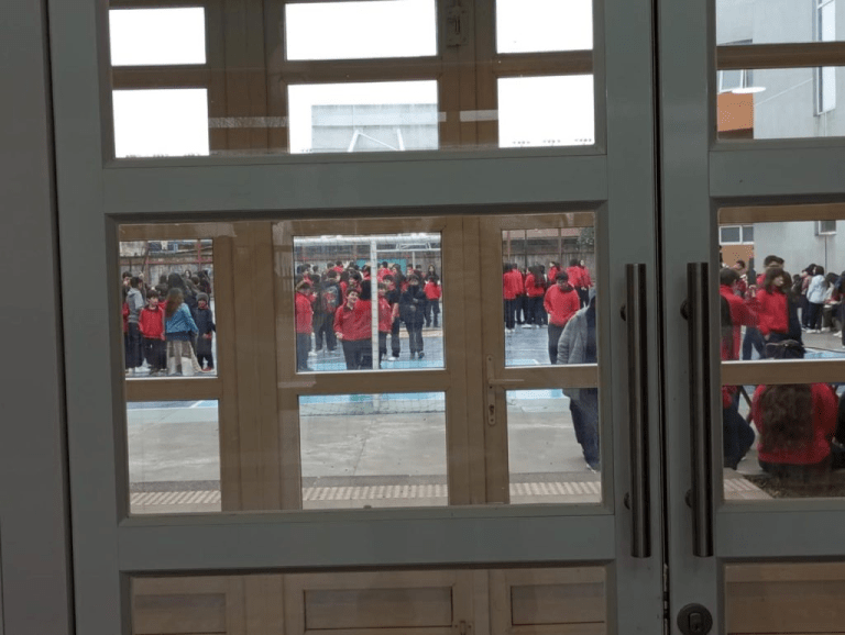 Funcionarios del Colegio Mundo Mágico de Temuco denuncian graves fallas en infraestructura y condiciones laborales