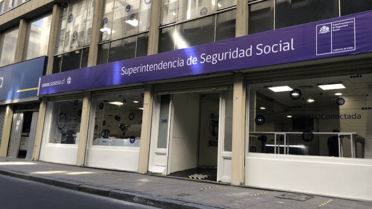 Informe 2023 del CEAL-SM: Resultados sobre el nivel de riesgo psicosocial en las empresas de Chile
