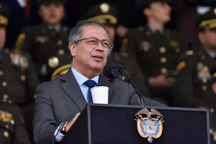 Petro reprocha a EEUU que sus sanciones provocan el éxodo migratorio: «Son víctima del bloqueo que idearon»