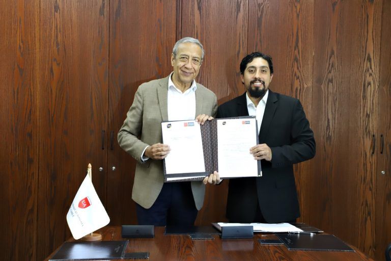 U. Autónoma de Chile y Monachi firman convenio para potenciar la investigación apícola