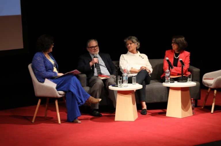 Políticas públicas, práctica en terreno y mejor gestión: Expertos plantean claves para fortalecer la formación pedagógica en Chile