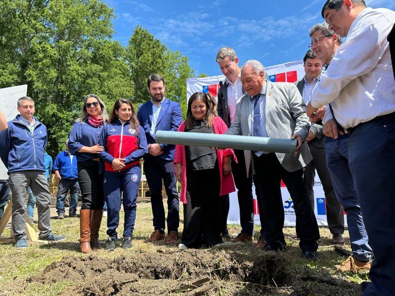 Alcalde Carlos Barra se dió el vamos a la construcción de la nueva piscina semi olímpica para Pucón