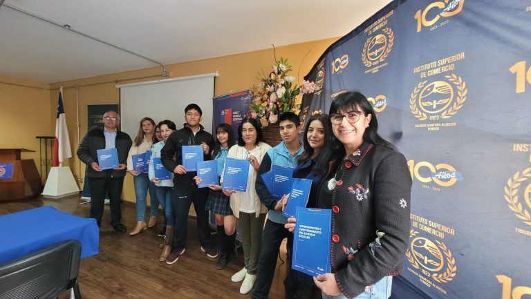 Educación realiza entrega de materiales de fomento a la participación de los consejos escolares