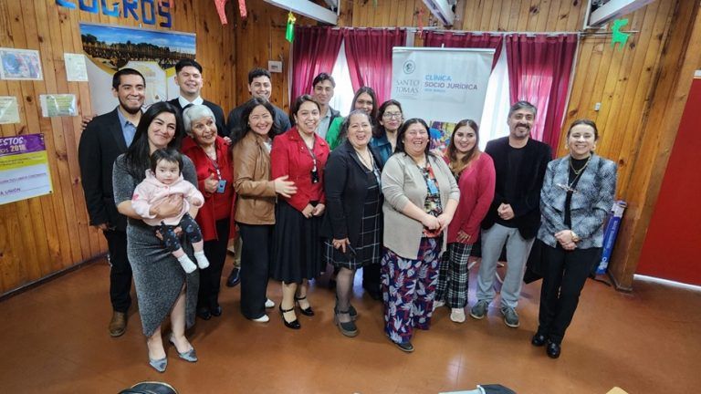 CECOSF de Pitrufquén y Universidad Santo Tomás Certifican a Mujeres Como Defensoras Comunitarias