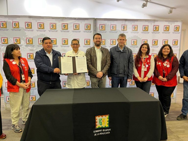 Gobernador firma mensaje para proyecto de reposición de vehículos para el Instituto Teletón Araucanía