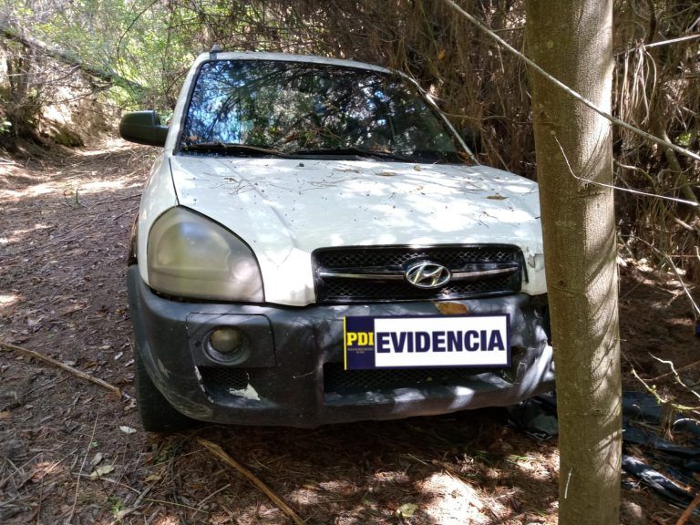 Patentes estarían vinculadas a robo en empresa “PDI recupera vehículo con encargo por robo en Villarrica: estaba abandonado y con patentes clonadas”