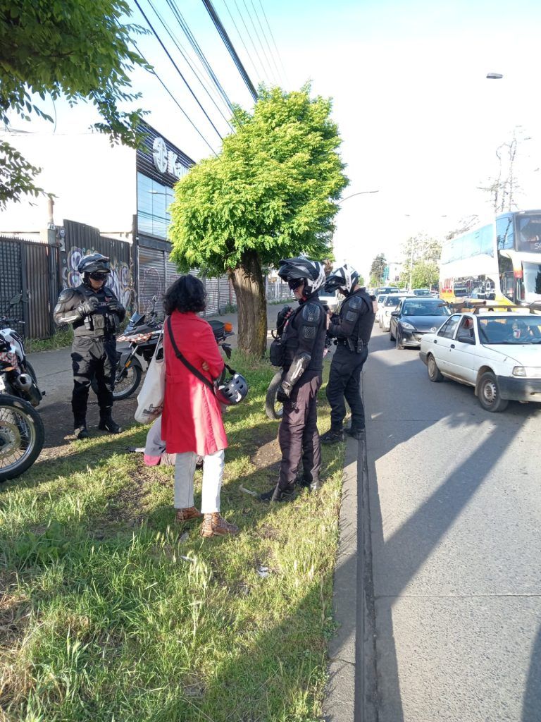Motorizados municipales detienen a menor que huía en camioneta robada causando daños en Temuco
