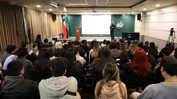 Con expositores nacionales e internacionales: “Jornada en Tecnología e Innovación 2024 de la UST se enfocó en uso de IA y tecnología en Salud y Neurociencia”