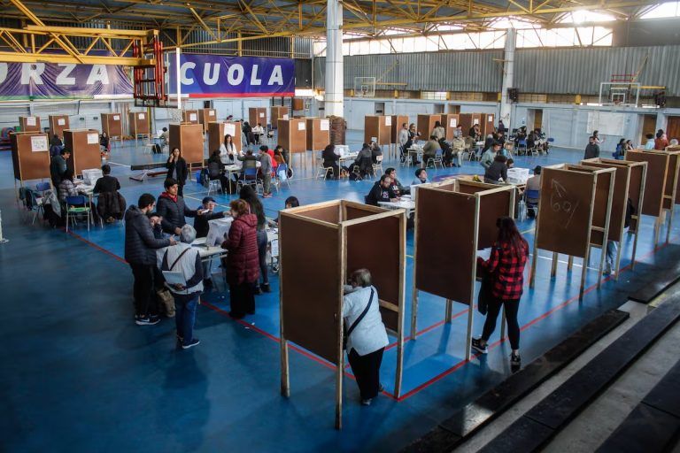 Segunda vuelta de las elecciones de gobernadores de Chile: regiones, feriado, vocales de mesa, voto obligatorio, multas y ley seca
