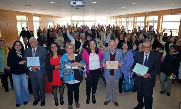 Temuco se queda con el primer lugar en concurso literario de personas mayores de Senama
