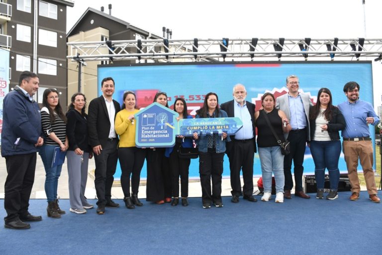 Emotiva entrega de llaves a nuevos propietarios en Temuco