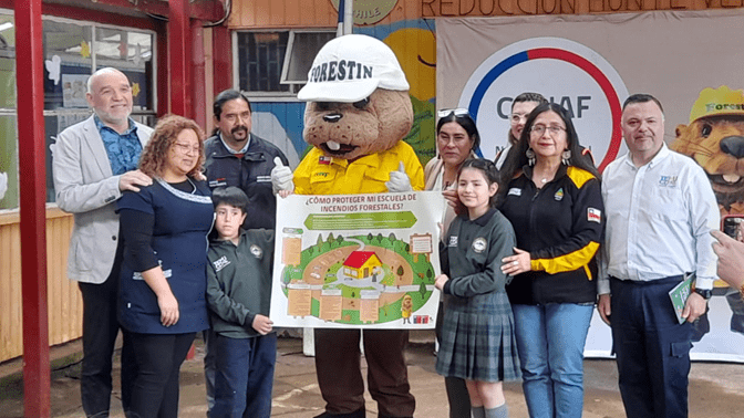 Autoridades regionales inician distribución de guía escuelas preparadas en establecimientos rurales