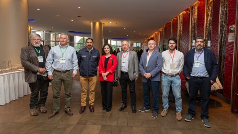 Exitosa Cumbre Araucanía Frutícola reúne a más de 200 agricultores y expertos para fortalecer la sustentabilidad en el sector.