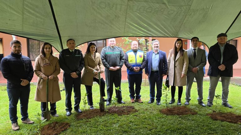 MOP y Gendarmería firman convenio para que reos planten 13 hectáreas de bosque nativo en Vilcún