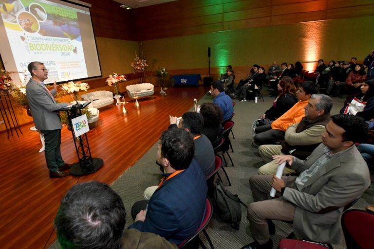 Temuco celebra segunda versión del Seminario Municipal de Biodiversidad con foco en la protección de humedales
