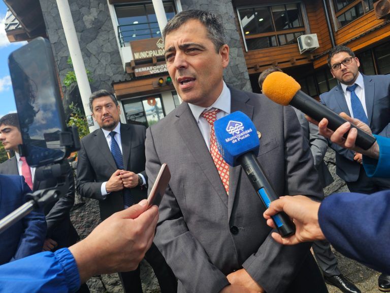 Invitando a la comunidad a mirar el cambio como una oportunidad asume Sebastián Álvarez como nuevo alcalde de pucón