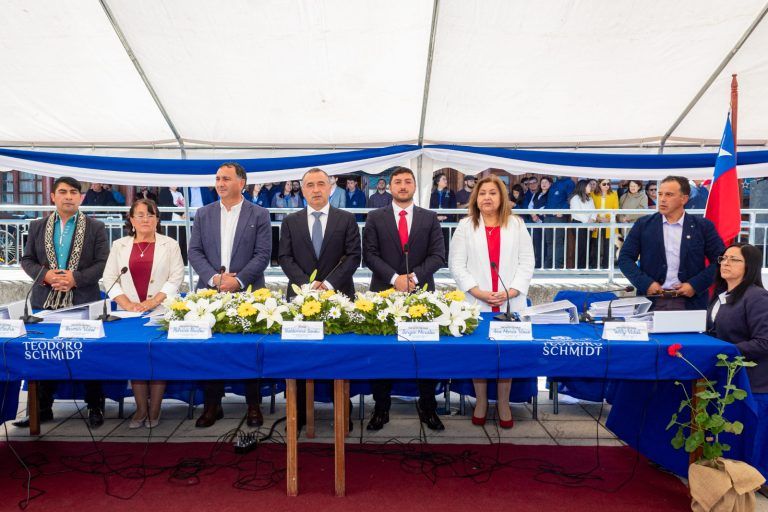 Ceremonia oficial marca el inicio del nuevo concejo municipal en Teodoro Schmidt