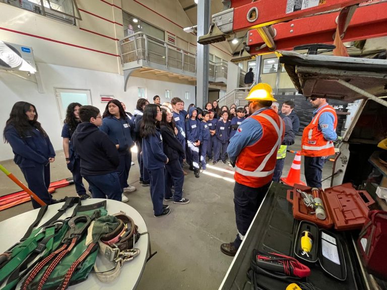 Niños de Colegio Nueva Concepción de Temuco visitan instalaciones de empresa eléctrica CGE