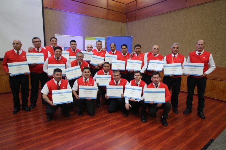 Conductores de buses regionales e interurbanos de La Araucanía certificaron experiencia a través de ChileValora