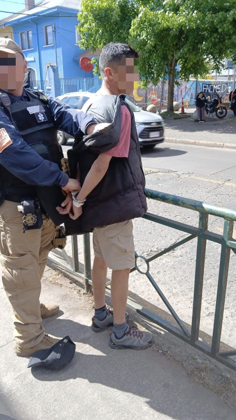 Inspectores municipales detienen a lanza que intentó sustraer una mochila en Temuco
