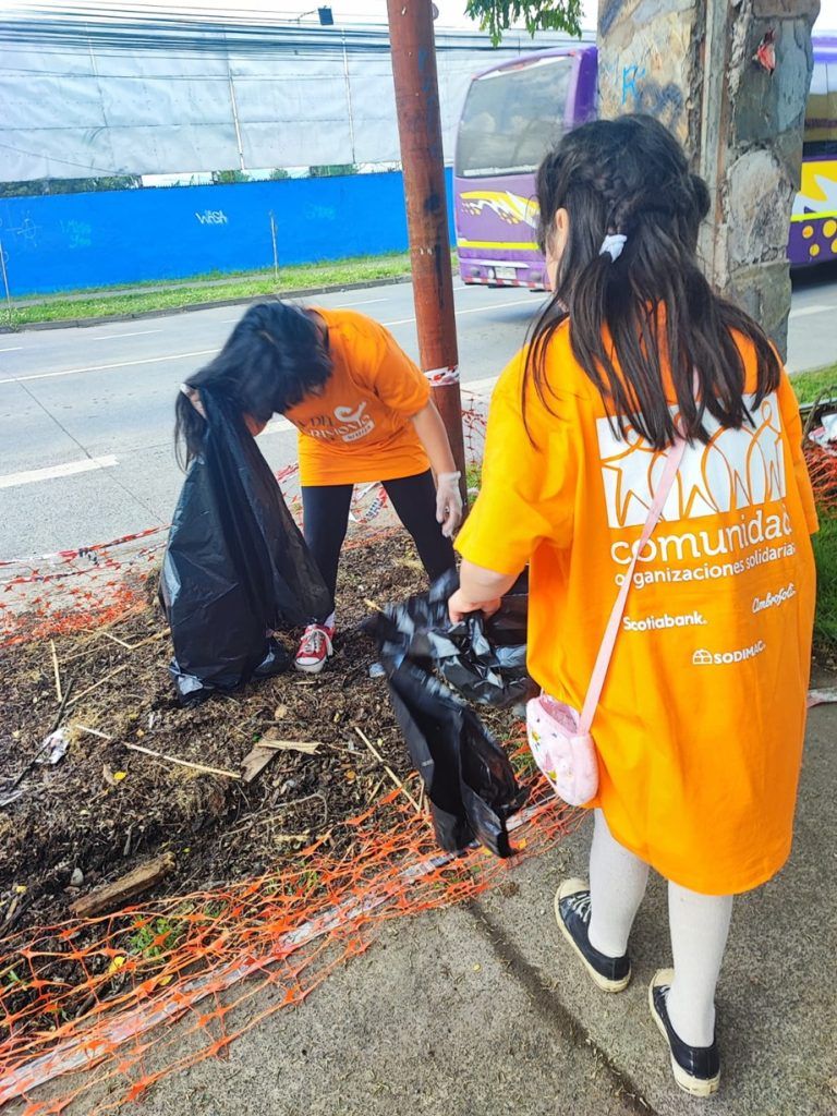 Niño y Patria Villarrica se une al Día del Patrimonio Social con limpieza de la costanera