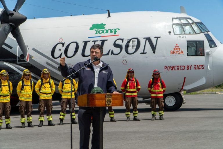 Gobierno recibe avión Hércules C-130 de gran capacidad y velocidad para combatir los incendios forestales
