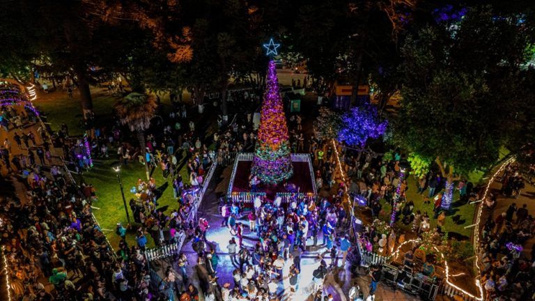 Más de mil personas participaron de la inauguración de la Plaza Navideña en Lautaro