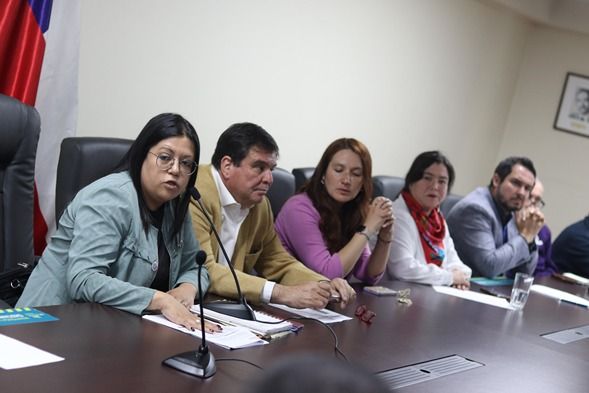 Mesa de Apresto Laboral impulsa colaboración público-privada para mejorar oportunidades de adolescentes en cuidado alternativo residencial