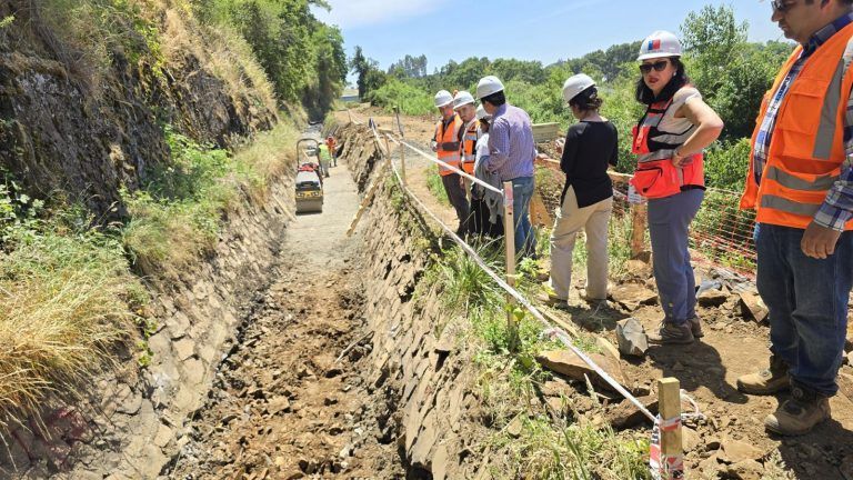 MOP ejecuta obras de conservación de canal de regadío Pillanlebún