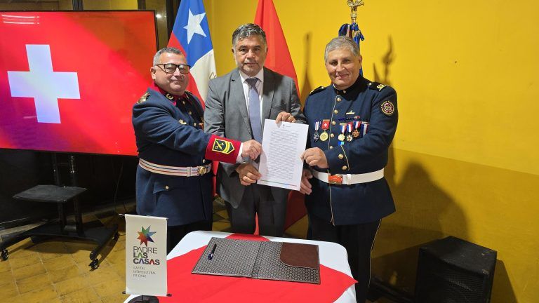 Municipio de Padre Las Casas entrega terreno a Bomberos para Mausoleo Institucional en su 105 aniversario