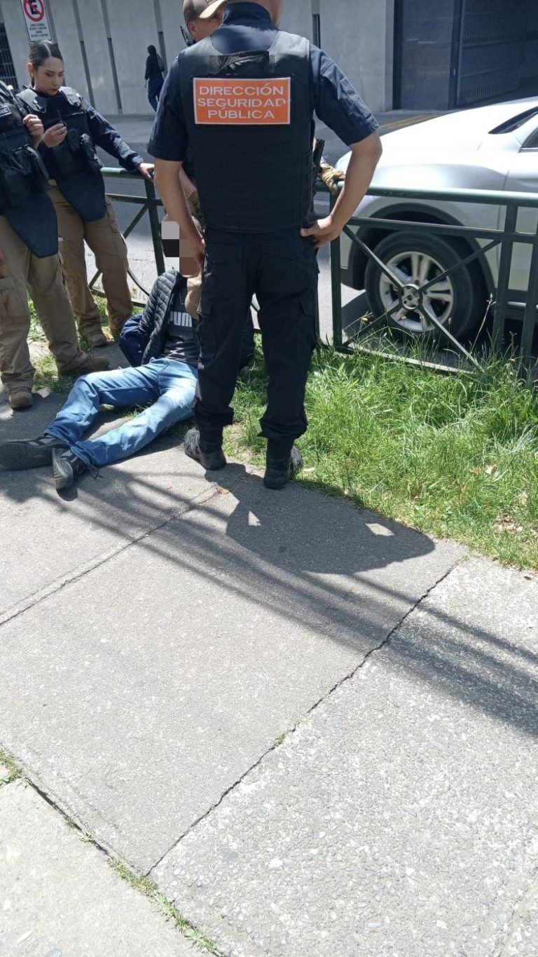 Motopatrulleros municipales de Temuco auxilian adolescente que era intimidada por su pareja en la calle: hay un detenido