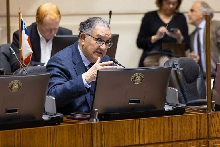 Senador Huenchumilla respaldó a comunidades mapuche de Icalma en la preservación de bosques milenarios