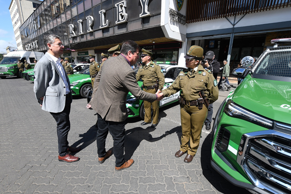 Temuco y Padre Las Casas reciben 18 nuevos vehículos policiales por parte del Gobierno central