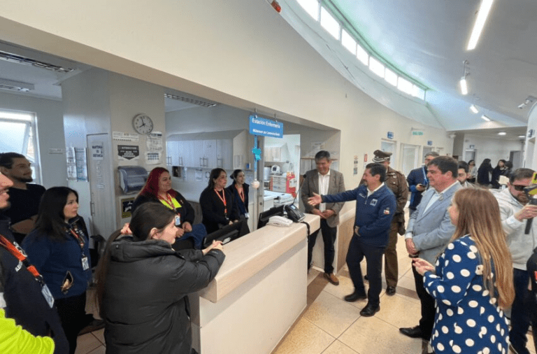 Municipio de Temuco refuerza seguridad con carabineros en CESFAM Pedro de Valdivia y Amanecer